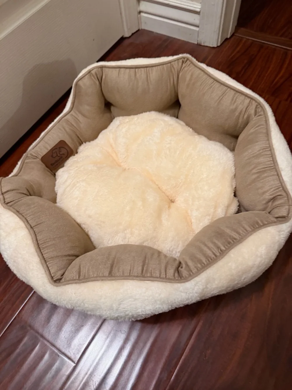 Bedsure cat or small dog bed Like New